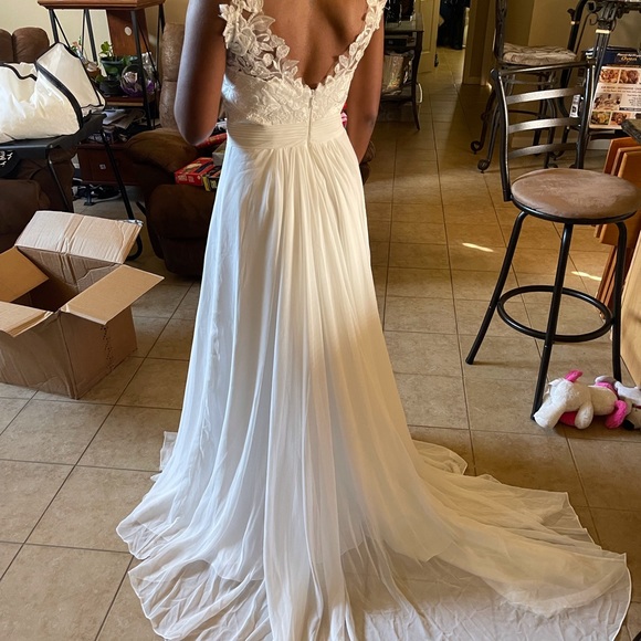 Wedding dress - Picture 4 of 10